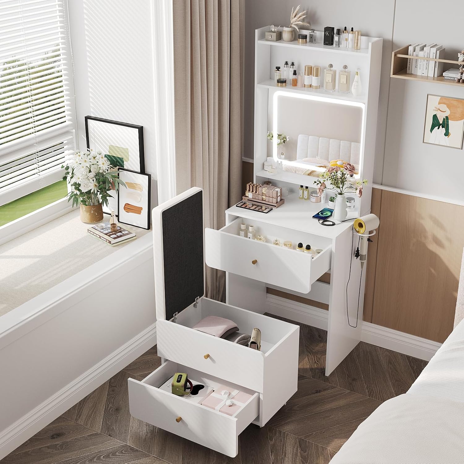 Desk Setup In Small Bedroom - Penteadeira de Maquiagem com Espelho e